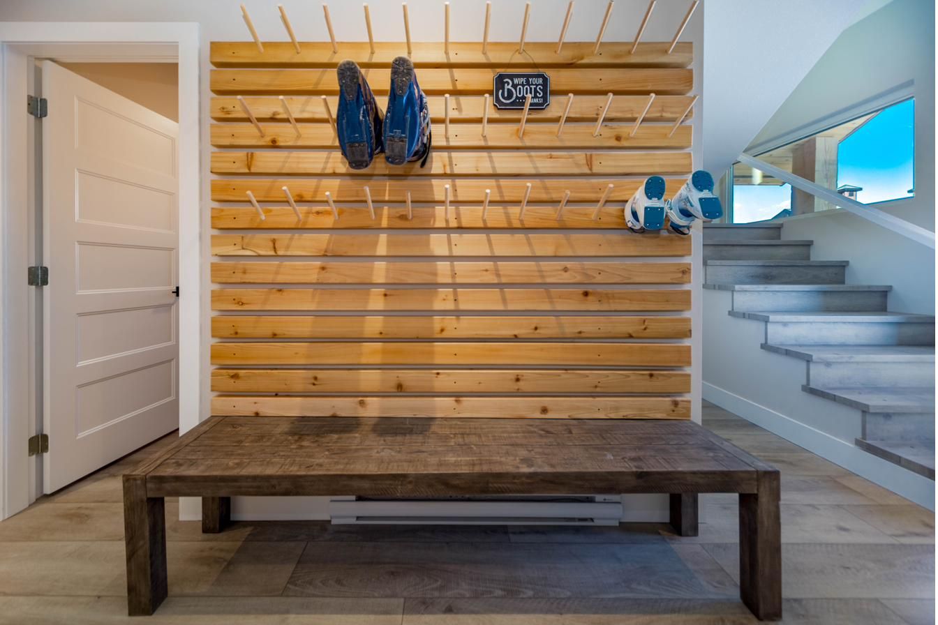 Wood feature entry detail at Feathertop